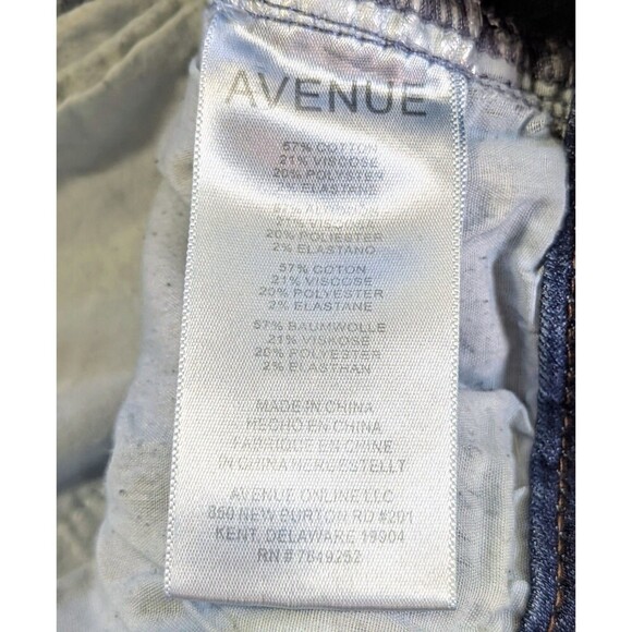 Avenue Women’s Plus Size 28 Boyfriend Capri Jeans Distressed Patch Cropped Denim - Picture 9 of 10